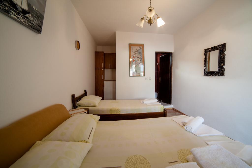 Guesthouse Sidro Ulcinj Exteriör bild